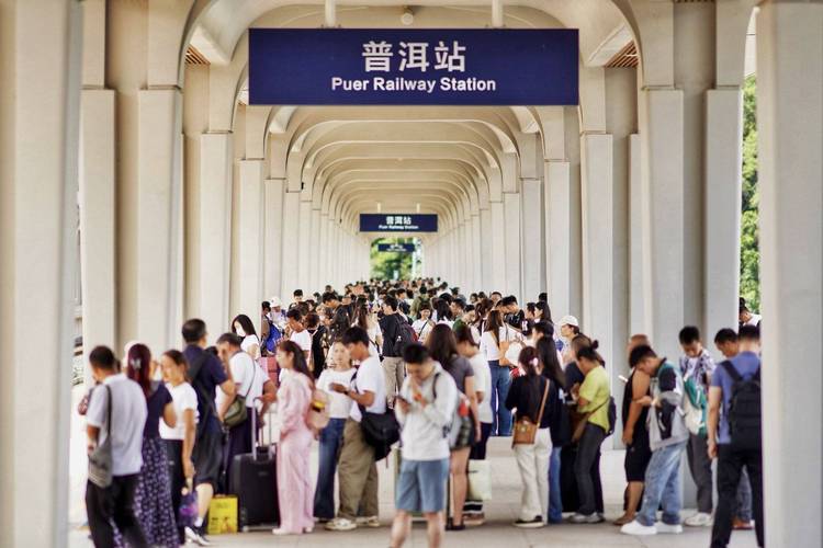 中老铁路开通运营四年 黄金大通道跑出共赢加速度